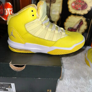 Nike Jordan Max Aura GS AQ9249-701 Yellow Sneakers RARE